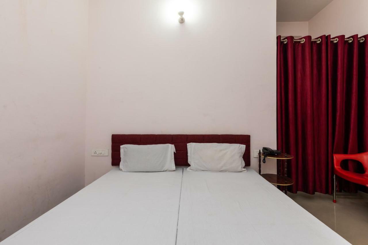 Spot On 48618 Vasundhara Gardens Hotel Бопал Екстериор снимка