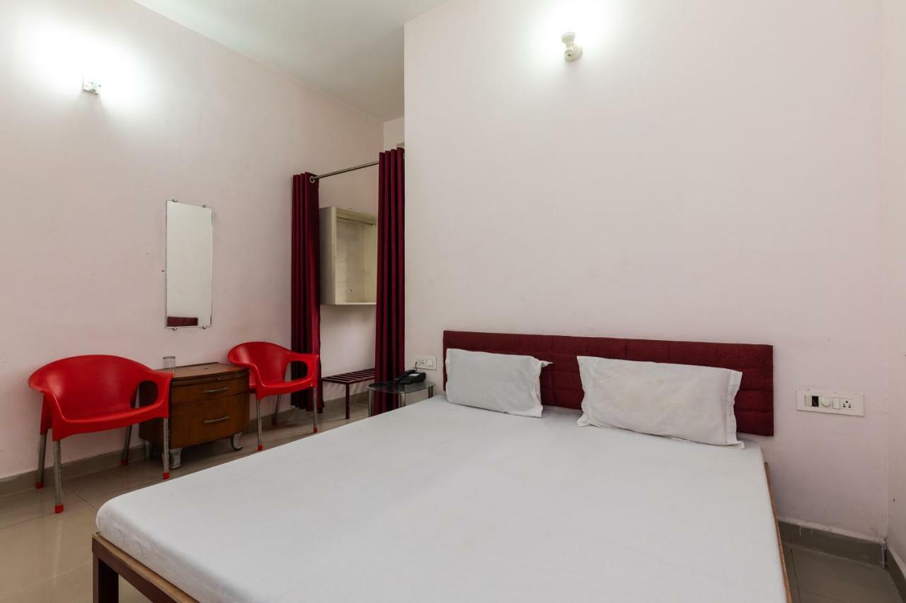 Spot On 48618 Vasundhara Gardens Hotel Бопал Екстериор снимка
