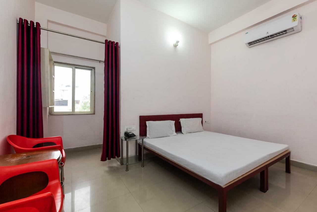 Spot On 48618 Vasundhara Gardens Hotel Бопал Екстериор снимка