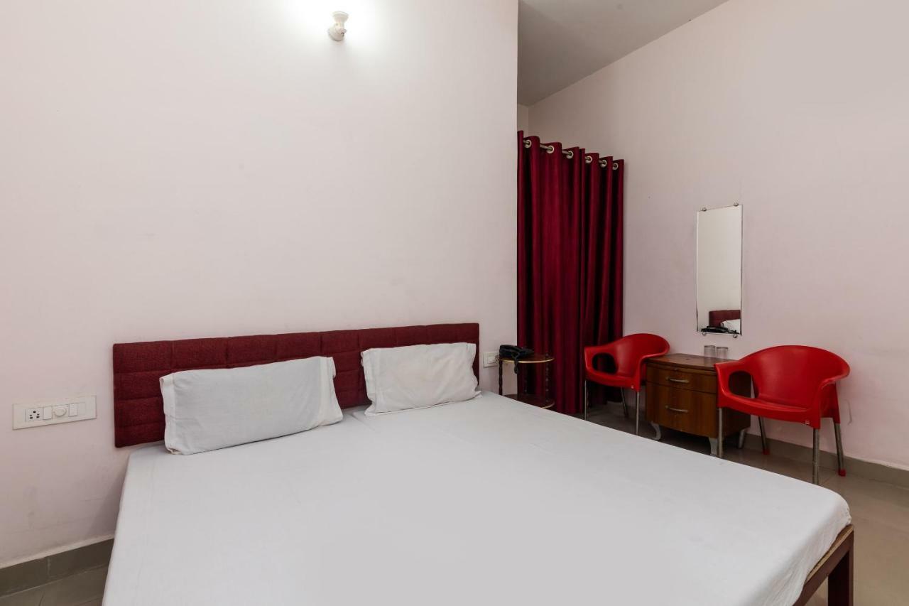 Spot On 48618 Vasundhara Gardens Hotel Бопал Екстериор снимка